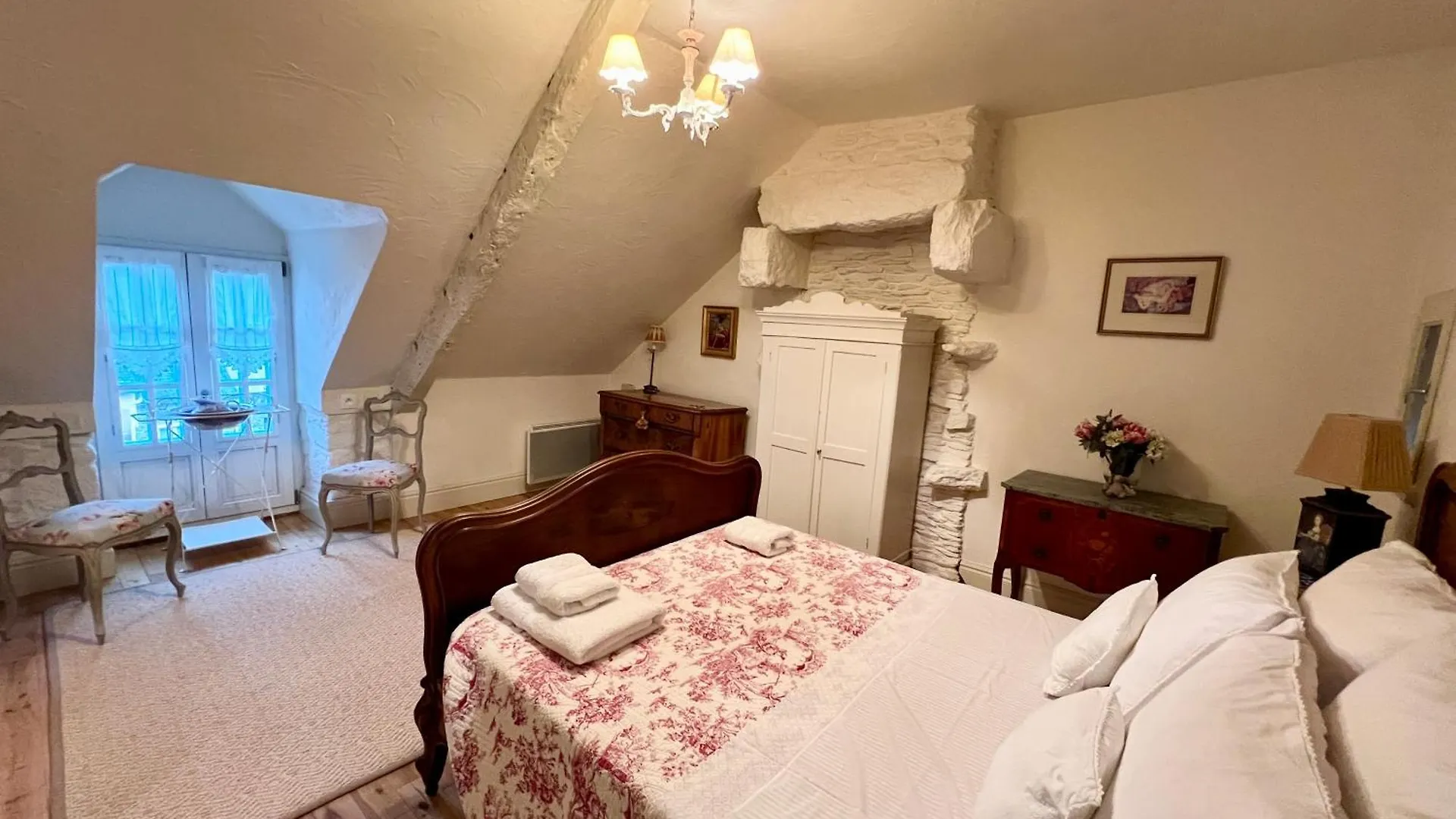La Petite Madeleine Is A Charming 2 Bedroom Pet Friendly Gite Situated On Dinan Port France