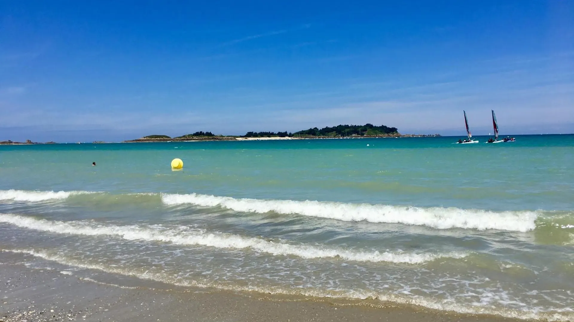 La Petite Madeleine Is A Charming 2 Bedroom Pet Friendly Gite Situated On Dinan Port Holiday home