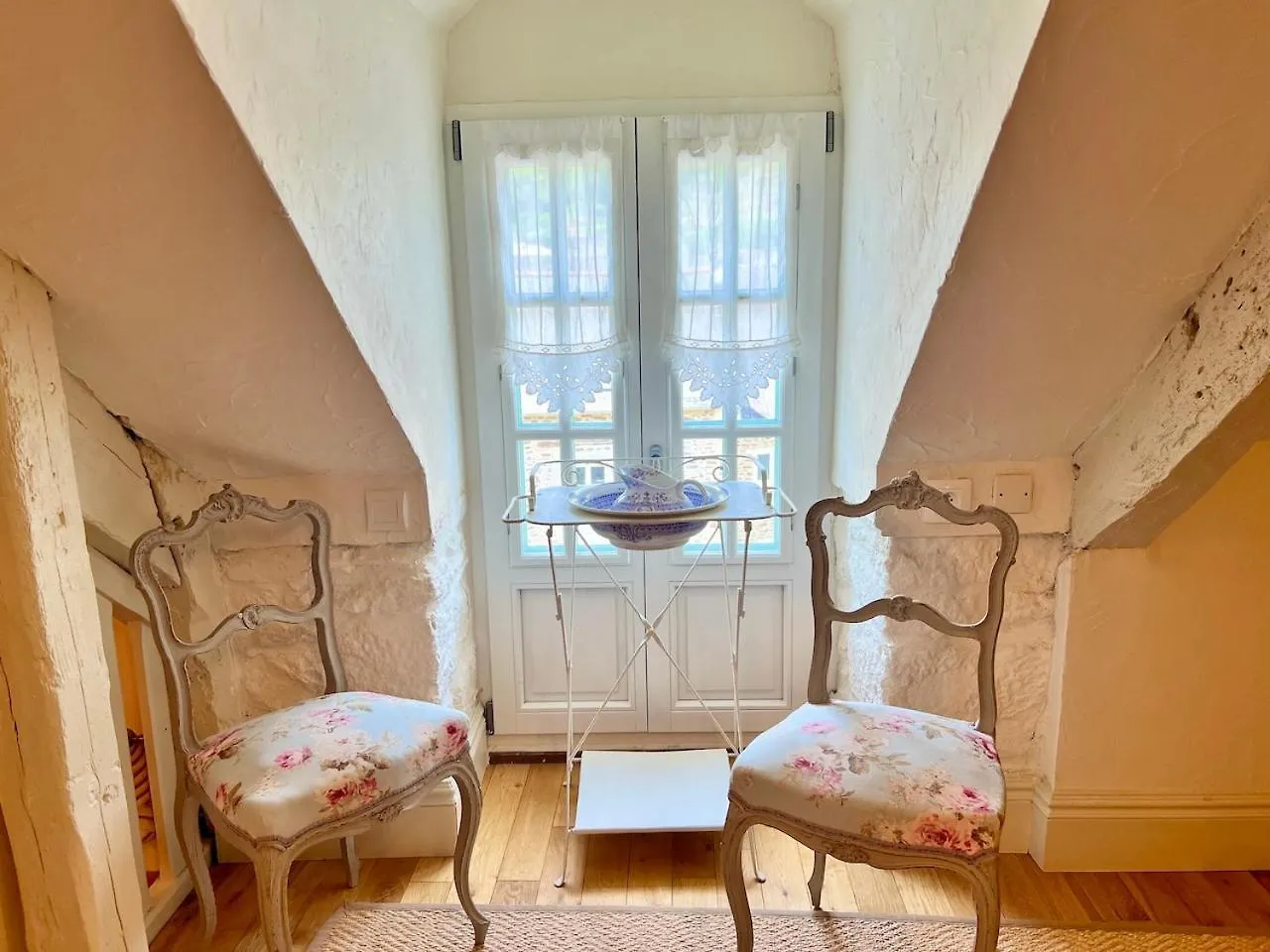 Holiday home La Petite Madeleine Is A Charming 2 Bedroom Pet Friendly Gite Situated On Dinan Port