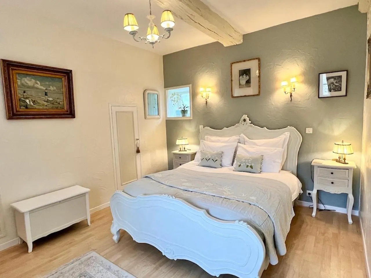 La Petite Madeleine Is A Charming 2 Bedroom Pet Friendly Gite Situated On Dinan Port Holiday home
